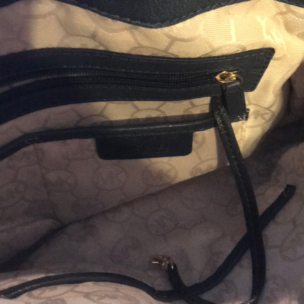 Like New Michael Kors Dark Blue Shoulder Bag 💼💕 - Picture 6 of 7